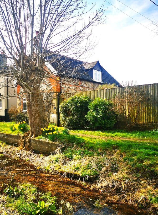 Historic, Traditional & Spacious Wiltshire Cottage Shrewton Esterno foto