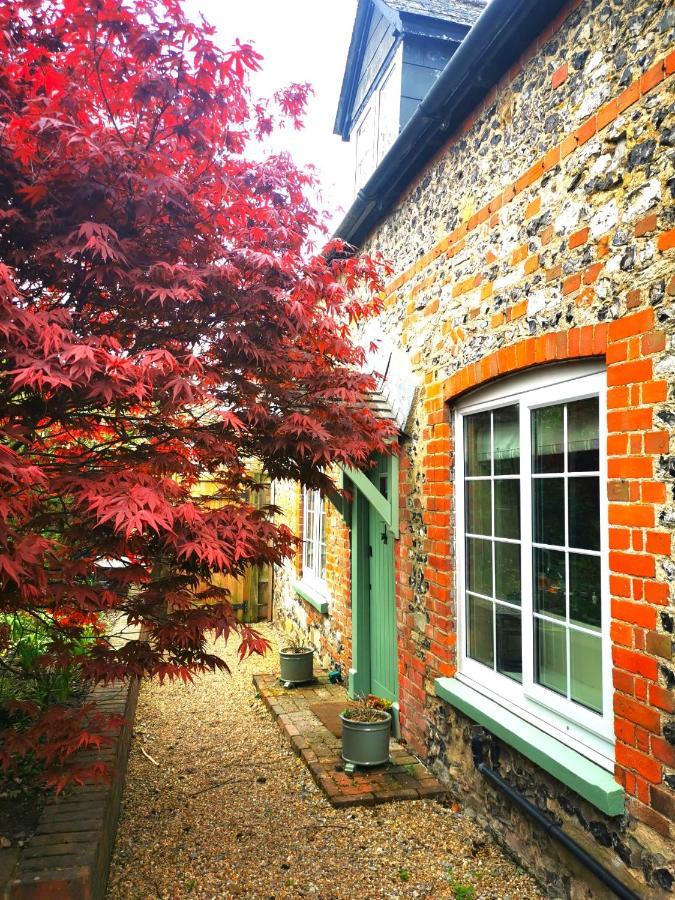 Historic, Traditional & Spacious Wiltshire Cottage Shrewton Esterno foto